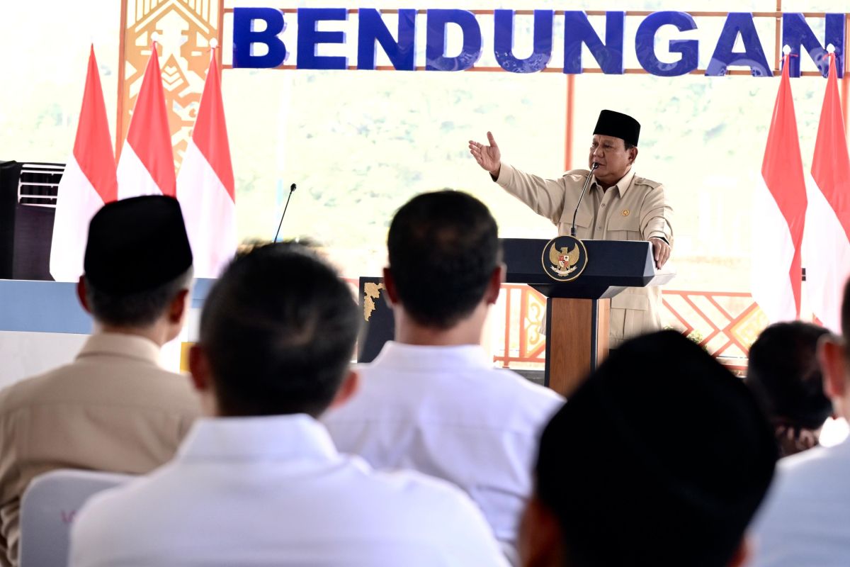 Presiden Prabowo Subianto menyampaikan pandangannya mengenai pentingnya kerja keras dan persatuan para elite dalam mencapai kemakmuran bangsa.