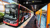 Gubernur DKI Jakarta Pramono Anung saat menyampaikan pernyataan terkait rencana perluasan layanan transportasi umum gratis di ibu kota.
