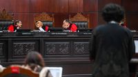 Sidang uji formil undang-undang di Mahkamah Konstitusi, menguji legalitas prosedural.