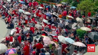 Warga Korea Selatan menghadapi suhu ekstrem di tengah peluncuran sistem peringatan darurat gelombang panas nasional.