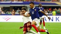 Para pemain Tim Nasional Spanyol merayakan kemenangan setelah memastikan diri lolos ke final Piala Dunia 2026 usai mengalahkan Prancis 2-0 di semifinal.