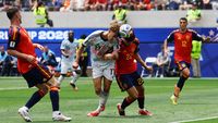 Aksi pemain Spanyol dan Belgia dalam duel sengit babak pertama perempat final Piala Dunia 2026 di Stadion Los Angeles.