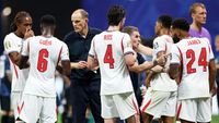 Tim nasional Inggris berjuang mengatasi tekanan dan harapan publik untuk mengakhiri penantian gelar Piala Dunia yang telah berlangsung 60 tahun sejak kemenangan terakhir mereka pada tahun 1966.