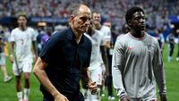 Gelandang muda Manchester United, Kobbie Mainoo, saat beraksi di lapangan. Perannya kini vital bagi Setan Merah.