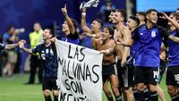Pemain Timnas Argentina berpotensi menghadapi sanksi dari FIFA atas dugaan pelanggaran aturan terkait pesan politik. (Ilustrasi)