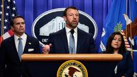 Senator Markwayne Mullin (kiri) dikenal dengan pandangannya yang tegas terhadap Iran. Reaksinya saat Iran tersingkir dari Piala Dunia 2022 memicu perdebatan tentang percampuran olahraga dan politik.