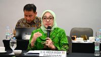Perwakilan Badan Pengkajian MPR RI berdiskusi dengan berbagai pihak terkait desentralisasi dan hukum adat dalam FGD di Makassar.
