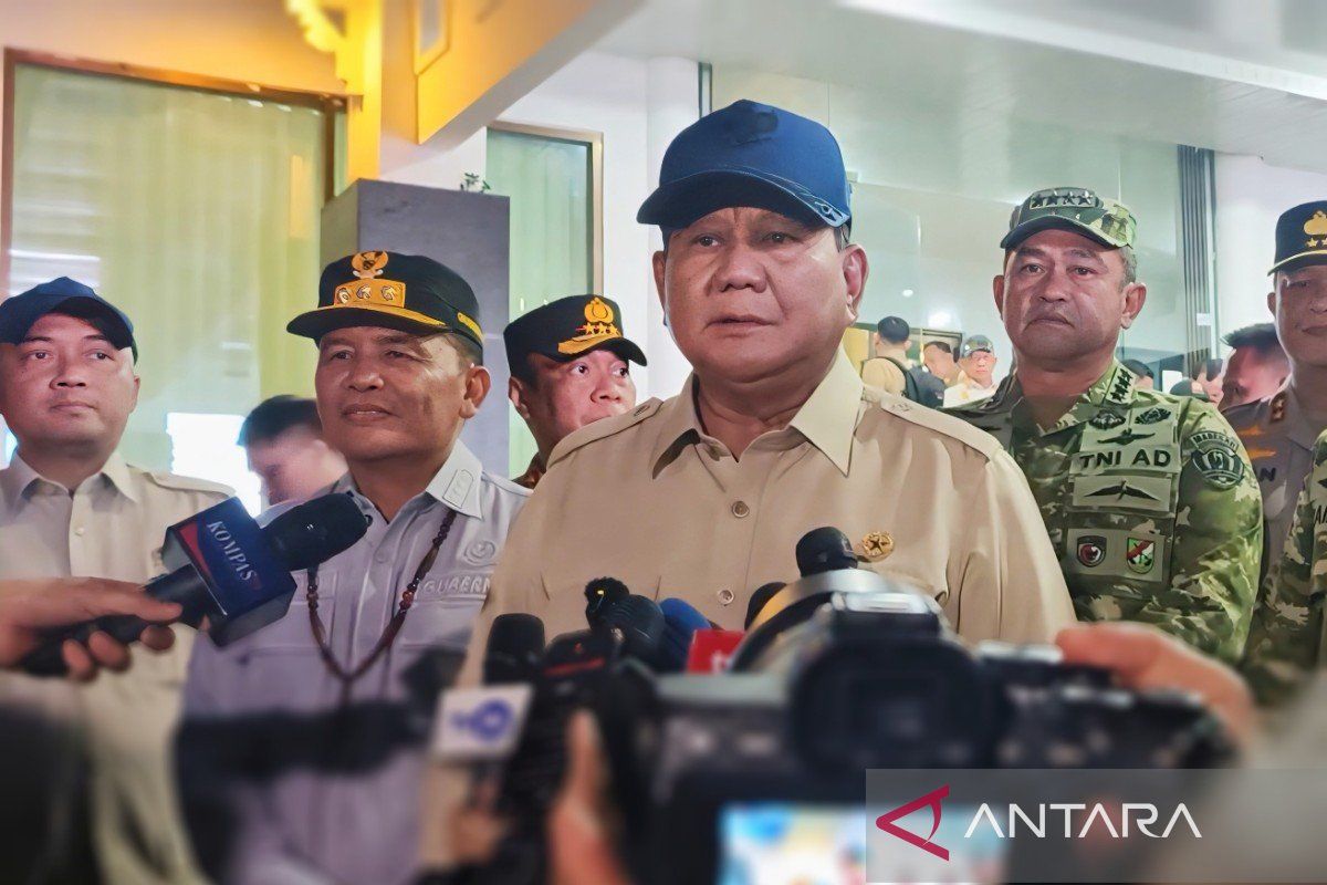 Helikopter water bombing dikerahkan untuk memadamkan api karhutla di lahan gambut Kalimantan Tengah.