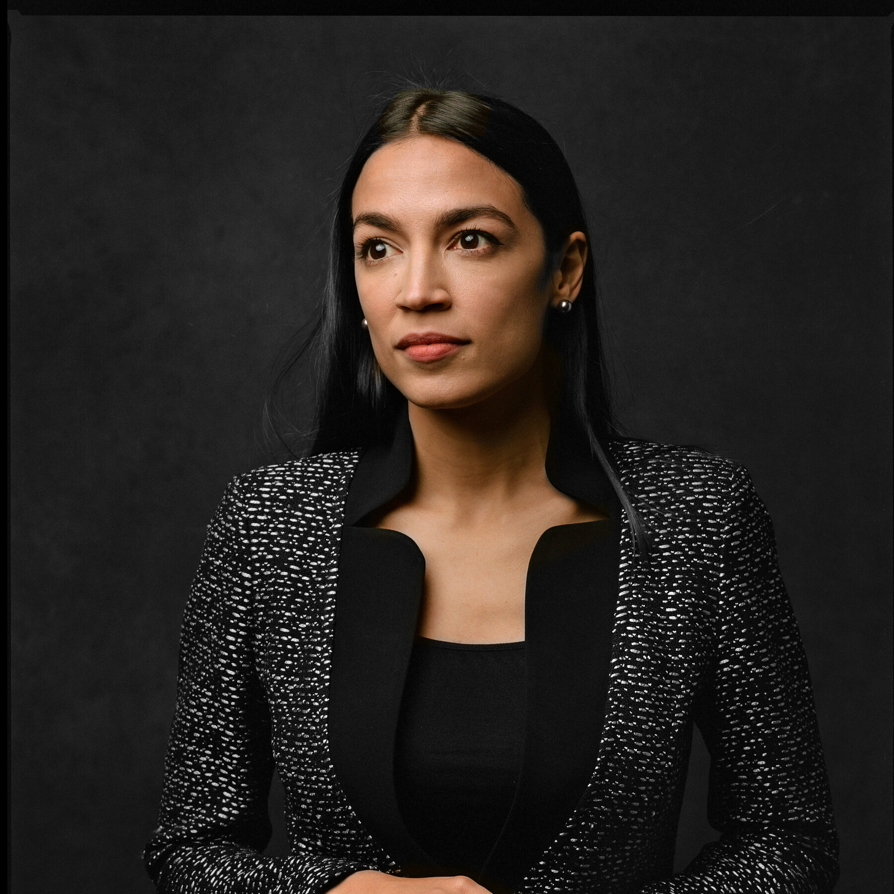 Anggota DPR Alexandria Ocasio-Cortez menghadapi sorotan tajam atas kehidupan pribadi dan potensi karier politiknya.