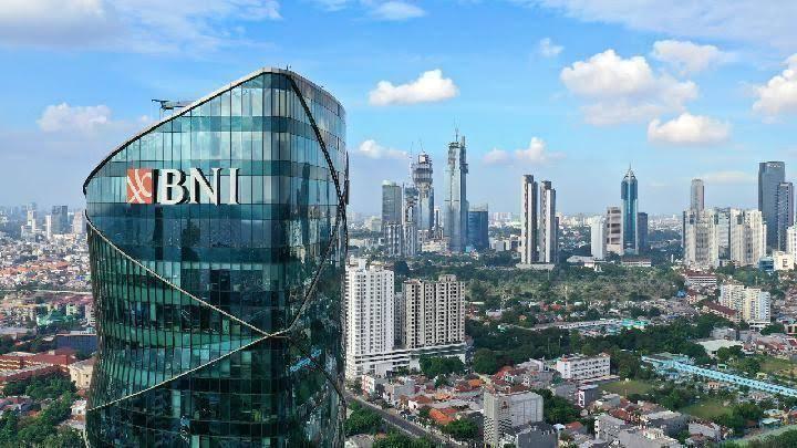 Perwakilan BNI dan Bank Indonesia memberikan edukasi keamanan siber kepada pengunjung wondrX 2026, menekankan pentingnya kewaspadaan dalam transaksi digital dan perlindungan data pribadi.