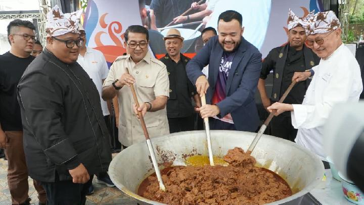Menteri Ekonomi Kreatif Teuku Riefky Harsya menegaskan dukungan pemerintah untuk Padang meraih predikat UNESCO City of Gastronomy, menekankan pentingnya penguatan ekosistem ekonomi kreatif dan pembenahan sektor gastronomi.