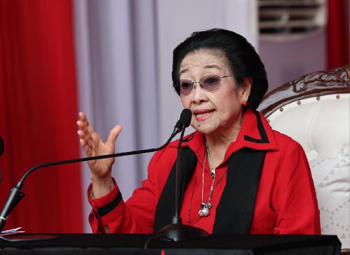 Ketua Umum PDI Perjuangan Megawati Soekarnoputri menyampaikan pandangannya terkait pengelolaan sumber daya alam. Megawati menyoroti praktik eksploitasi tambang yang dinilai tidak berpihak pada kepentingan rakyat dan menekankan pentingnya pembangunan terencana.