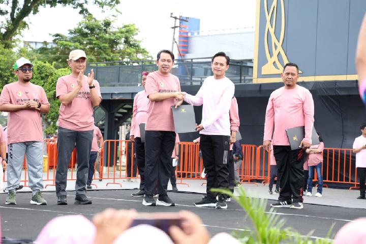 Gus Fawait saat menyampaikan dukungan terhadap peningkatan status PPPK di Jember, menunjukkan komitmen Pemkab dalam memajukan kesejahteraan aparatur sipil negara.