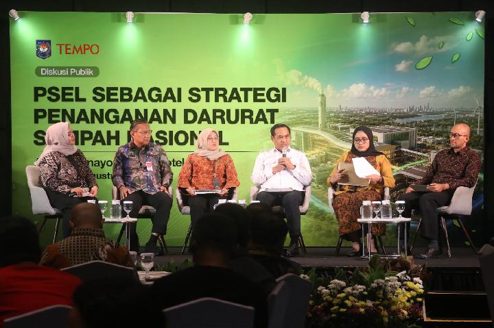 Fasilitas Pembangkit Listrik Tenaga Sampah (PSEL) menunjukkan potensi besar dalam mengubah limbah kota menjadi sumber energi bersih, mendukung solusi ganda masalah lingkungan dan kebutuhan energi nasional.