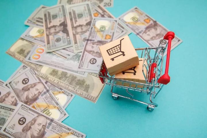 Tumpukan paket dari berbagai platform e-commerce global yang siap dikirimkan melalui layanan jastip kepada konsumen di Indonesia.