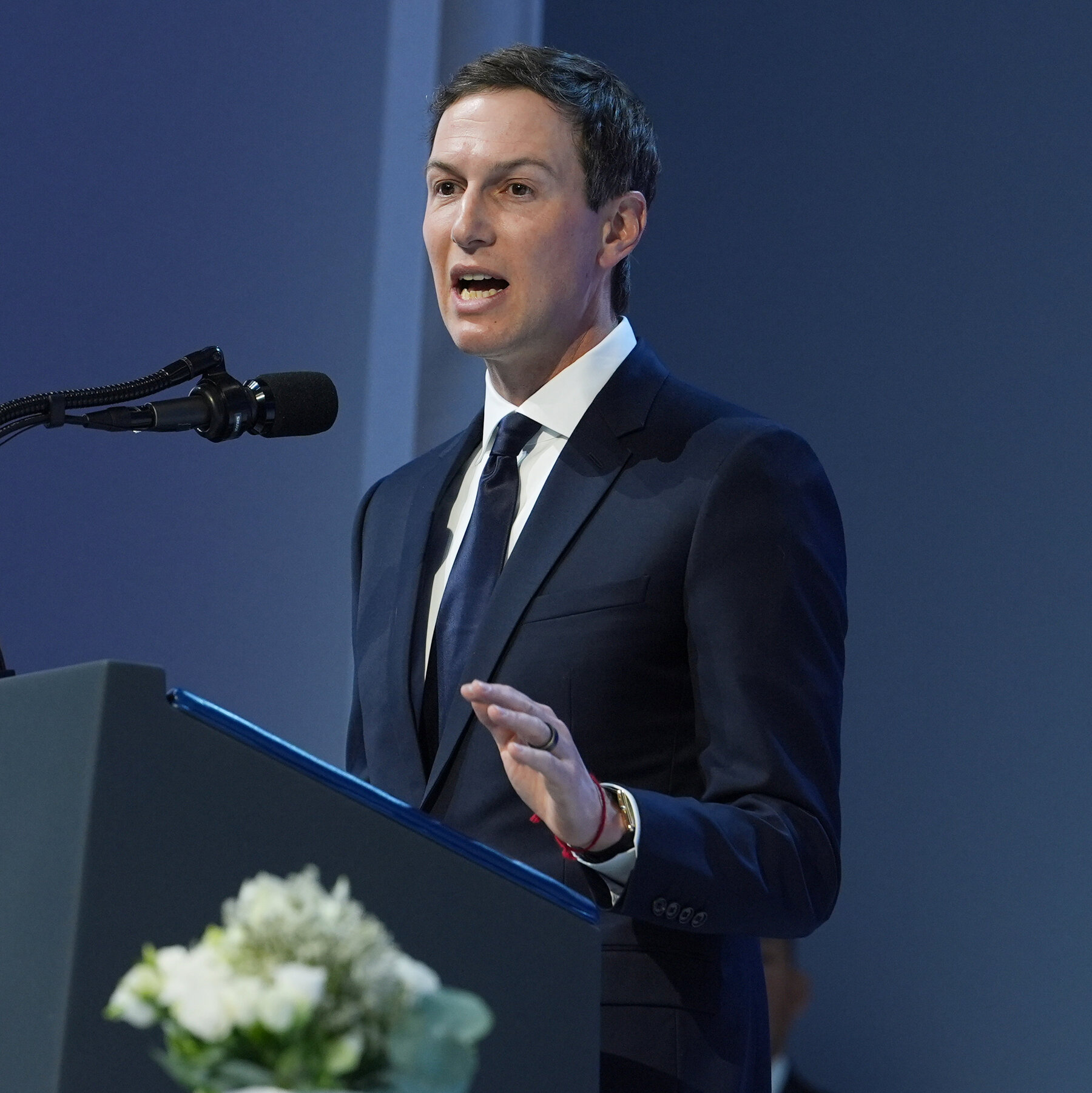 Jared Kushner (kiri) bertemu dengan Perdana Menteri Israel Benjamin Netanyahu (kanan) di Yerusalem dalam upaya diplomatik untuk meredakan ketegangan di Gaza.