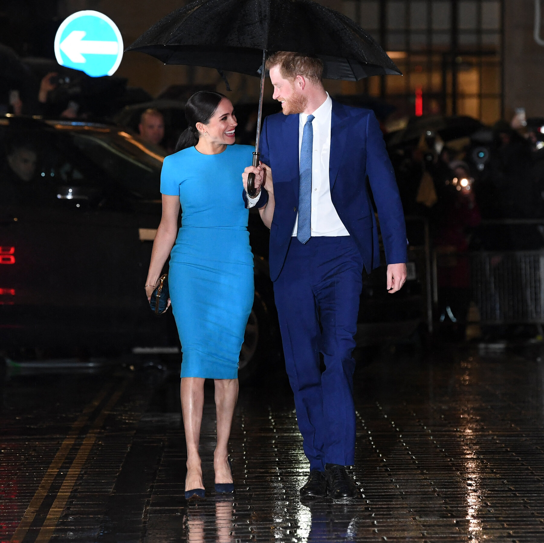 Pangeran Harry dan Meghan Markle, Duke dan Duchess of Sussex, dalam sebuah acara publik. Keduanya dilaporkan akan kembali bermukim di Inggris setelah enam tahun di Amerika Serikat.