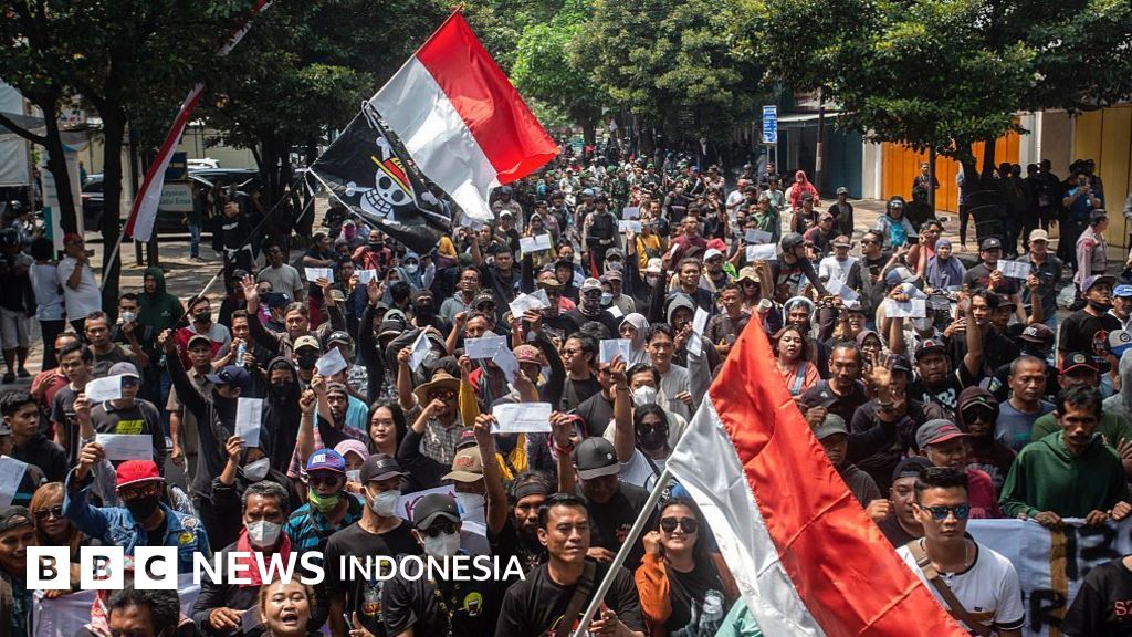 Koordinator Aliansi Masyarakat Pati Bersatu (AMPB), Supriyono, saat menyampaikan orasi dalam sebuah aksi. (Ilustrasi)