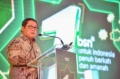 Direktur Utama PT Bank Syariah Nasional Alex Sofjan Noor (tengah) berfoto bersama Direktur Utama PT Bank Tabungan Negara (Persero) Tbk Nixon L.P. Napitupulu (kanan), disaksikan Komisaris Utama PT Bank Syariah Nasional Bahrullah Akbar, saat peringatan Milad ke-1 PT Bank Syariah Nasional di Jakarta, Kamis (20/8/2026).