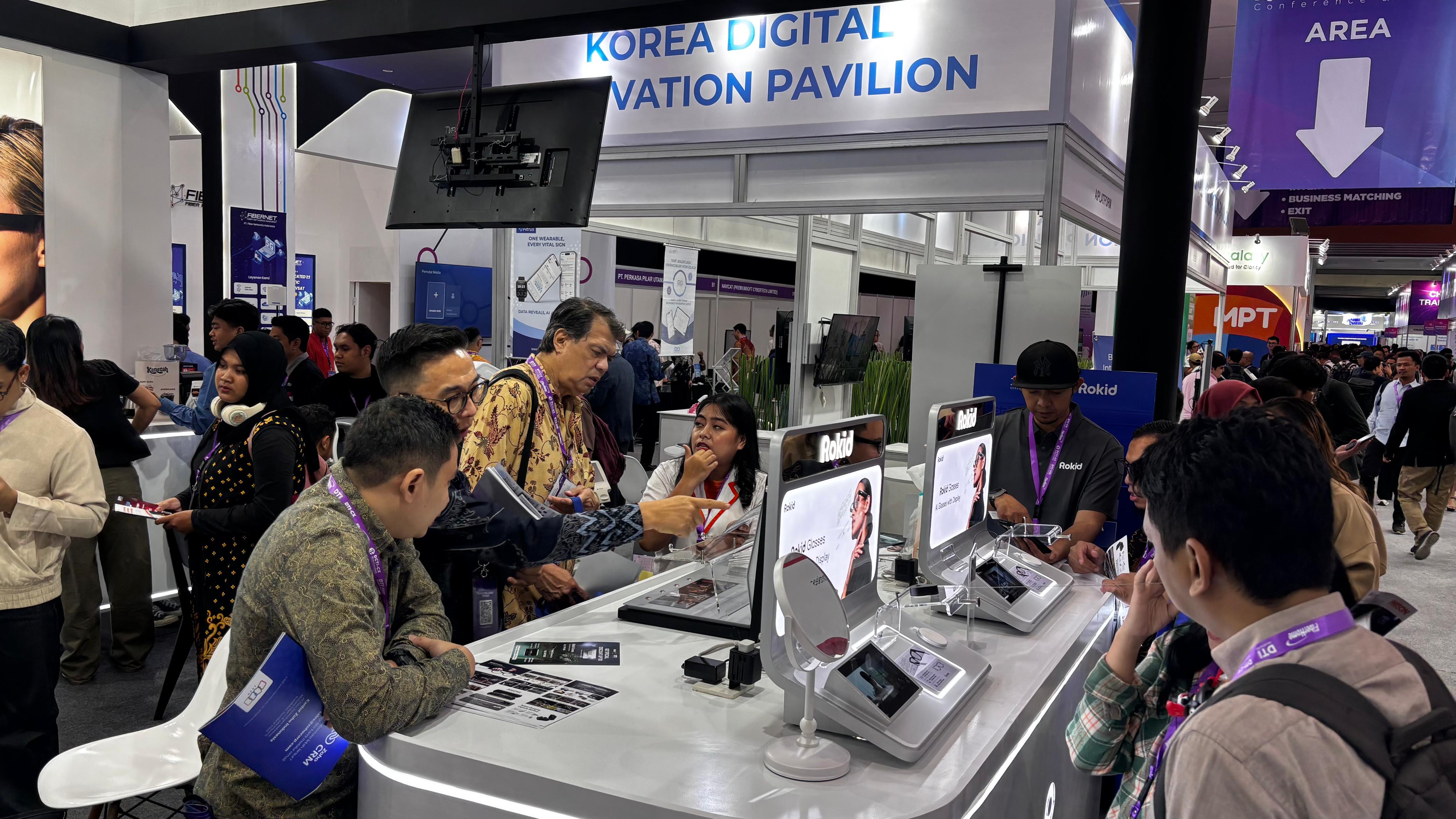 Menteri Koordinator Bidang Perekonomian Airlangga Hartarto saat membuka Digital Transformation Indonesia Conference & Expo (DTI-CX) 2026, menegaskan pentingnya keamanan siber sebagai fondasi ekonomi digital.