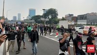 Petugas Kepolisian Metro Jaya bersiaga saat mengamankan sebuah aksi unjuk rasa di Jakarta. (Ilustrasi)