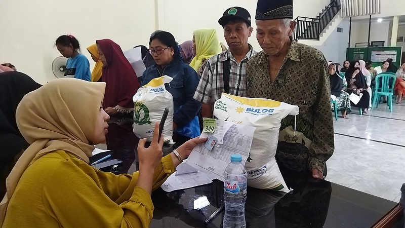 Anggota DPR RI saat menyampaikan pandangan terkait akurasi data BPS untuk penyaluran bantuan sosial dan pendidikan.