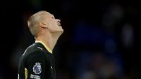 Erling Haaland merayakan golnya untuk Manchester City, menjadi predator baru di Premier League dan memburu rekor-rekor gol bersejarah.