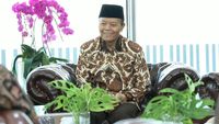 Wakil Ketua MPR Hidayat Nur Wahid mendorong pemerintah untuk memberikan kesempatan setara bagi guru PPPK madrasah mengikuti seleksi PNS.