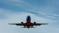 Pesawat Fly Baghdad di sebuah landasan. Maskapai Irak ini baru saja dicabut sanksinya oleh Amerika Serikat, namun pemiliknya masih berada dalam daftar hitam.