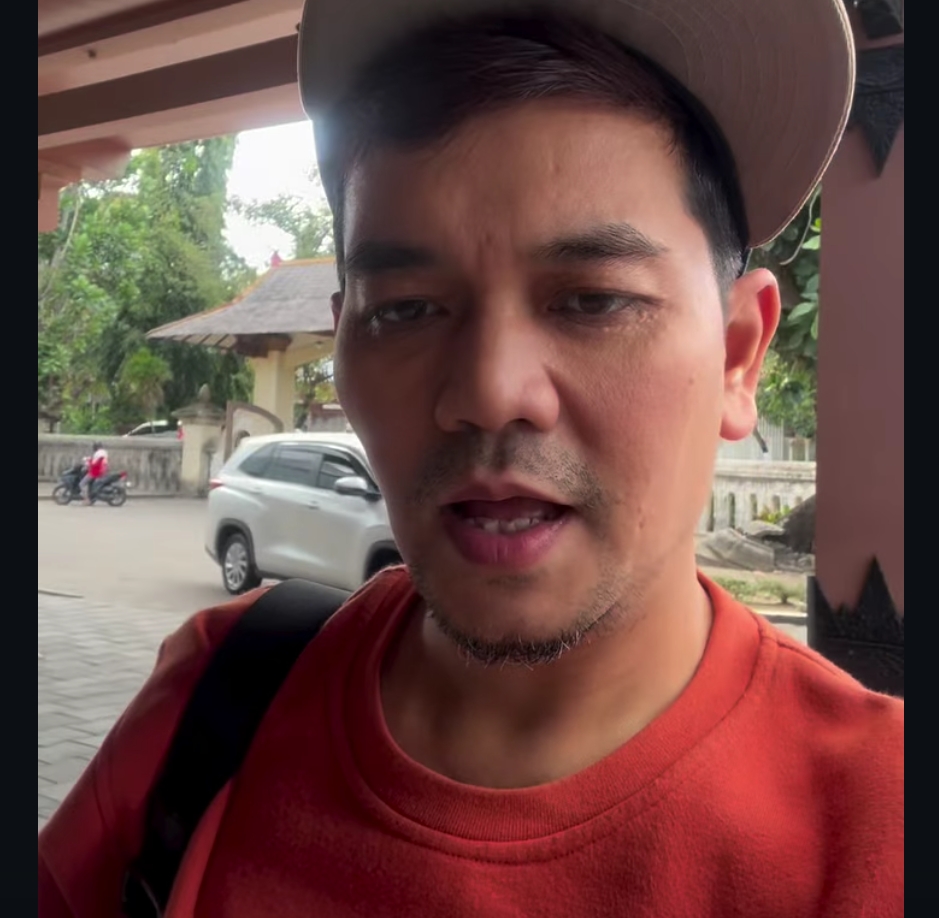 Indra Bekti menunjukkan penampilan terbarunya yang lebih bugar setelah berhasil menurunkan berat badan hingga 10 kilogram, memukau publik dengan transformasinya.