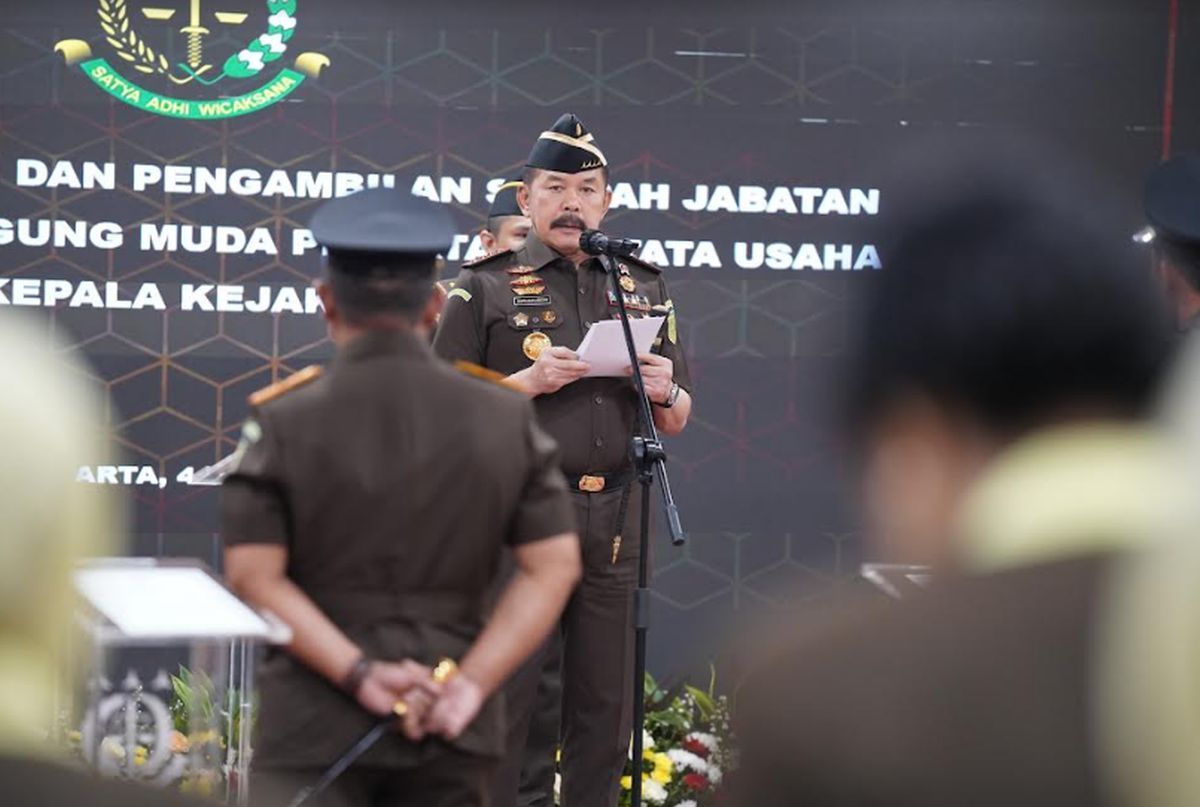 Jaksa Agung Sanitiar Burhanuddin saat melantik 15 Kepala Kejaksaan Tinggi dan sejumlah Pejabat Eselon II di lingkungan Kejaksaan Agung, Selasa (11/8/2026).