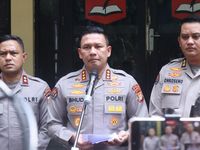 Tim dokter forensik Kepolisian saat melakukan proses ekshumasi jenazah untuk kepentingan penyidikan (ilustrasi).