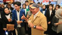 Gubernur Sumatera Selatan saat meresmikan Kampus Sekolah Ekspor, sebuah inovasi pendidikan outdoor pertama di Indonesia yang bertujuan mencetak eksportir muda tangguh dan kompetitif di pasar global.