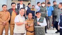 Dirjen Dukcapil Teguh Setyabudi meninjau lokasi terdampak gempa di Flores, memastikan pemulihan layanan administrasi kependudukan bagi warga.