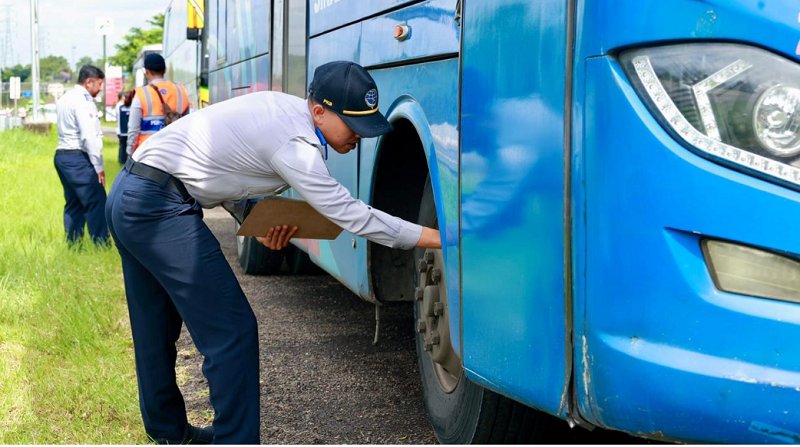 Direktorat Jenderal Perhubungan Darat Kementerian Perhubungan secara konsisten mengimbau masyarakat untuk memastikan kendaraan berizin dan laik jalan demi keselamatan berlalu lintas dan kepatuhan hukum di jalan raya.