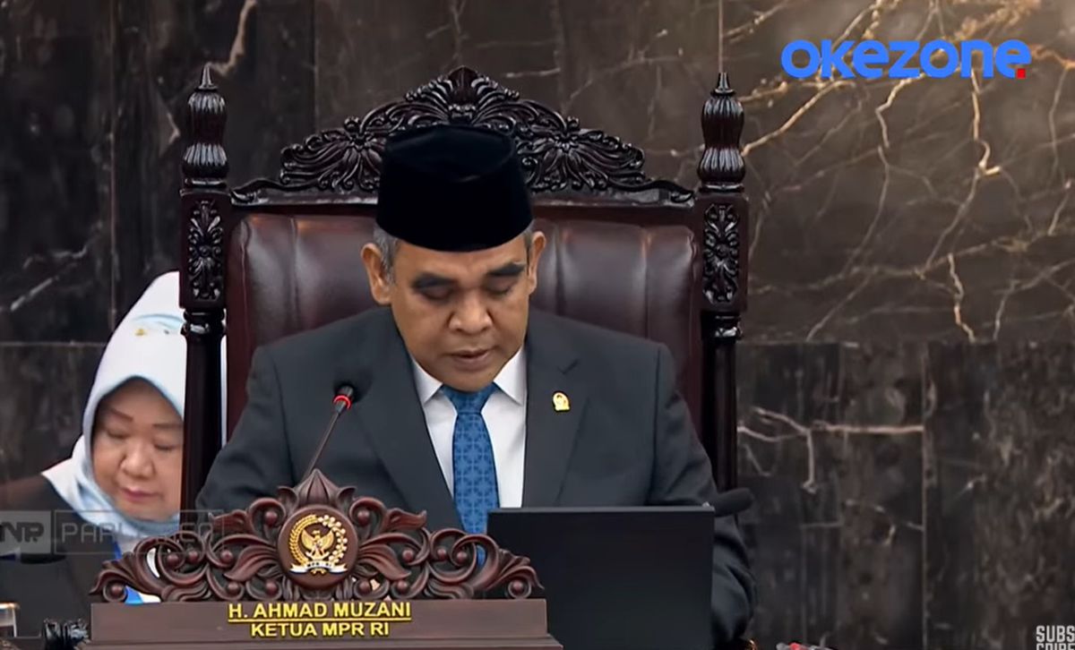 Ketua MPR RI Ahmad Muzani menutup Sidang Tahunan MPR dengan membacakan pantun persatuan, menyerukan agar rakyat Indonesia tidak saling menghujat di tengah iklim politik yang memanas.