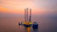 Ilustrasi komitmen Pertamina dalam mewujudkan ketahanan energi nasional melalui strategi yang seimbang antara migas dan energi rendah karbon.