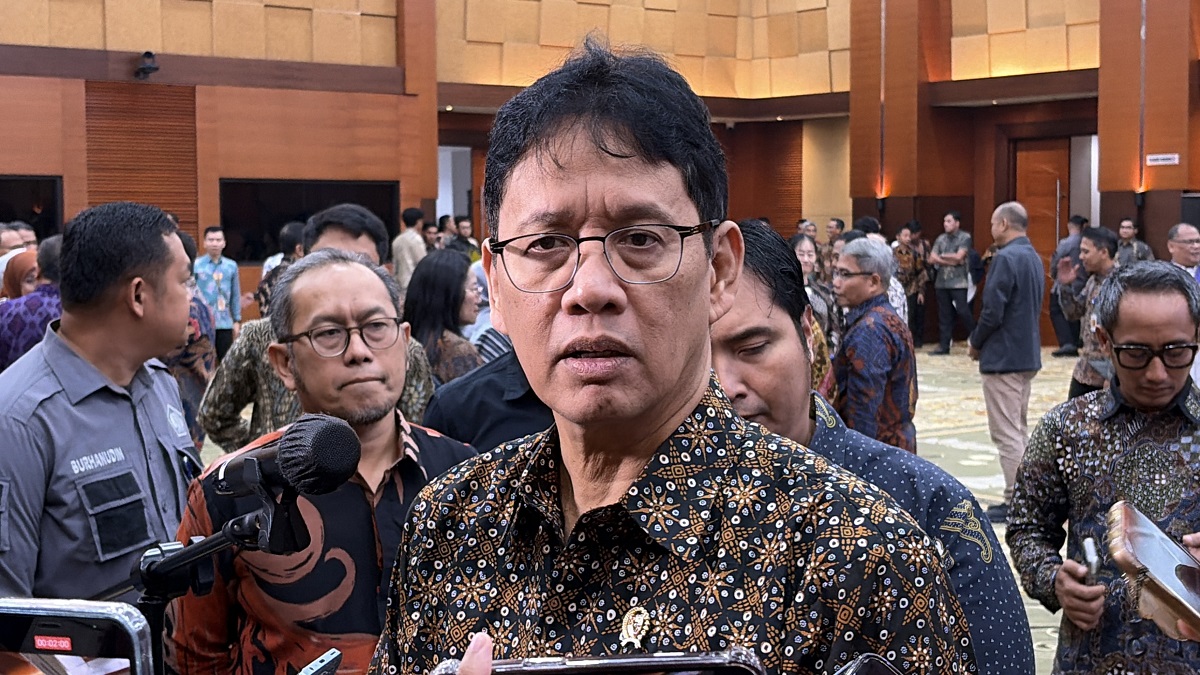 Kereta Cepat Whoosh melintas di jalur relnya. Saham konsorsium BUMN di proyek ini akan dialihkan ke Kementerian Keuangan.
