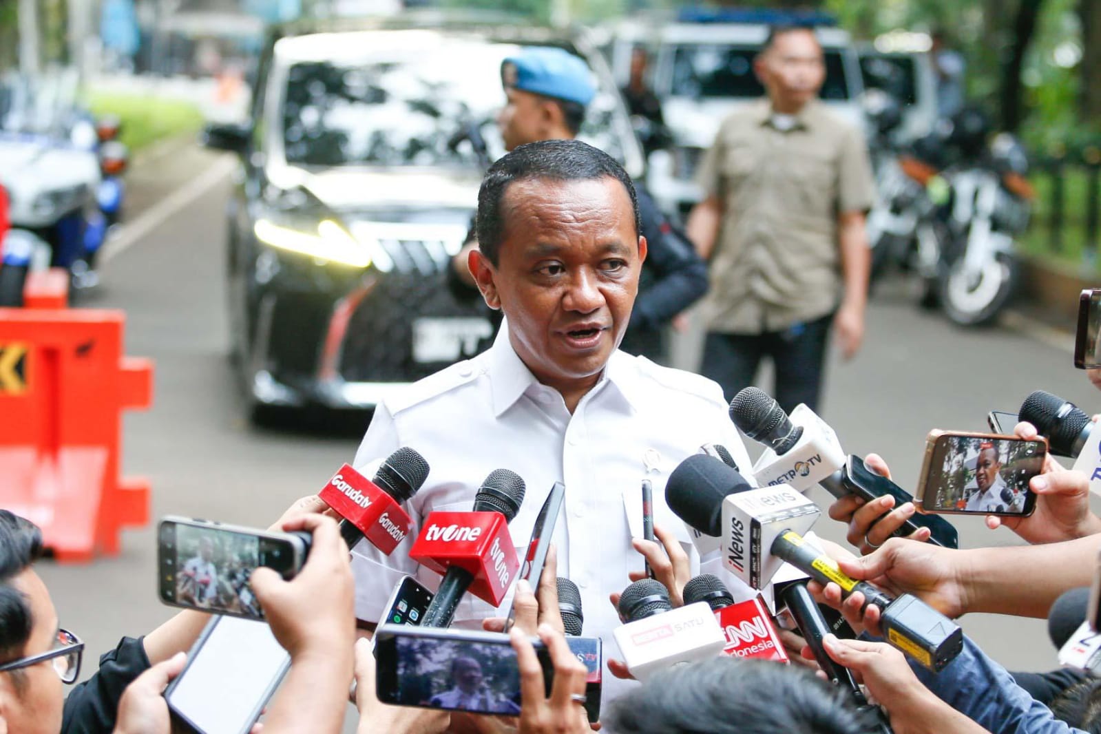 Menteri Investasi/Kepala BKPM, Bahlil Lahadalia, menyoroti tantangan pembiayaan domestik dan pemerataan dampak kesejahteraan dari proyek hilirisasi di Indonesia.