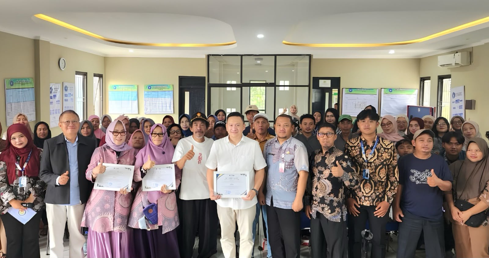 MNC Sekuritas dan LRPM UNISY Tangerang berkolaborasi memberikan edukasi legalitas usaha dan izin berusaha bagi UMKM, mendukung literasi keuangan syariah.