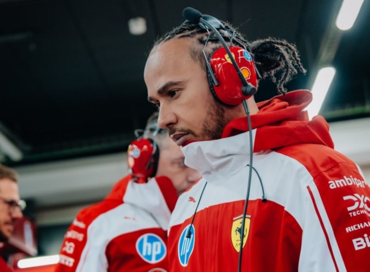 pembalap_scuderia_ferrari_lewis_hamilton-GofM_large