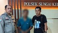Petugas kepolisian tengah menyelidiki lokasi kejadian perkelahian yang berujung maut setelah seorang pencuri sawit ditebas pemilik lahan di Musi Banyuasin, Sumatra Selatan.