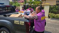 Tim medis dan trauma healing Polda Riau melayani masyarakat terdampak karhutla di Kerumutan, Pelalawan.