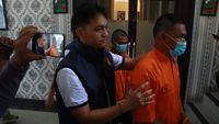Rekaman video 'pria senter' yang viral, mengarah pada penangkapan pelaku Karhutla di Palangka Raya.