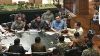 Presiden Prabowo Subianto memimpin rapat koordinasi penting bersama Panglima TNI dan sejumlah menteri membahas penanganan Karhutla dan potensi perekrutan anggota TNI dari masyarakat suku Dayak.