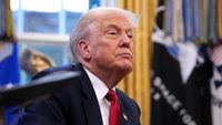 Mantan Presiden AS Donald Trump berbicara tentang kebijakan luar negeri, dengan isu Iran sering menjadi sorotan utama selama masa kepresidenannya.