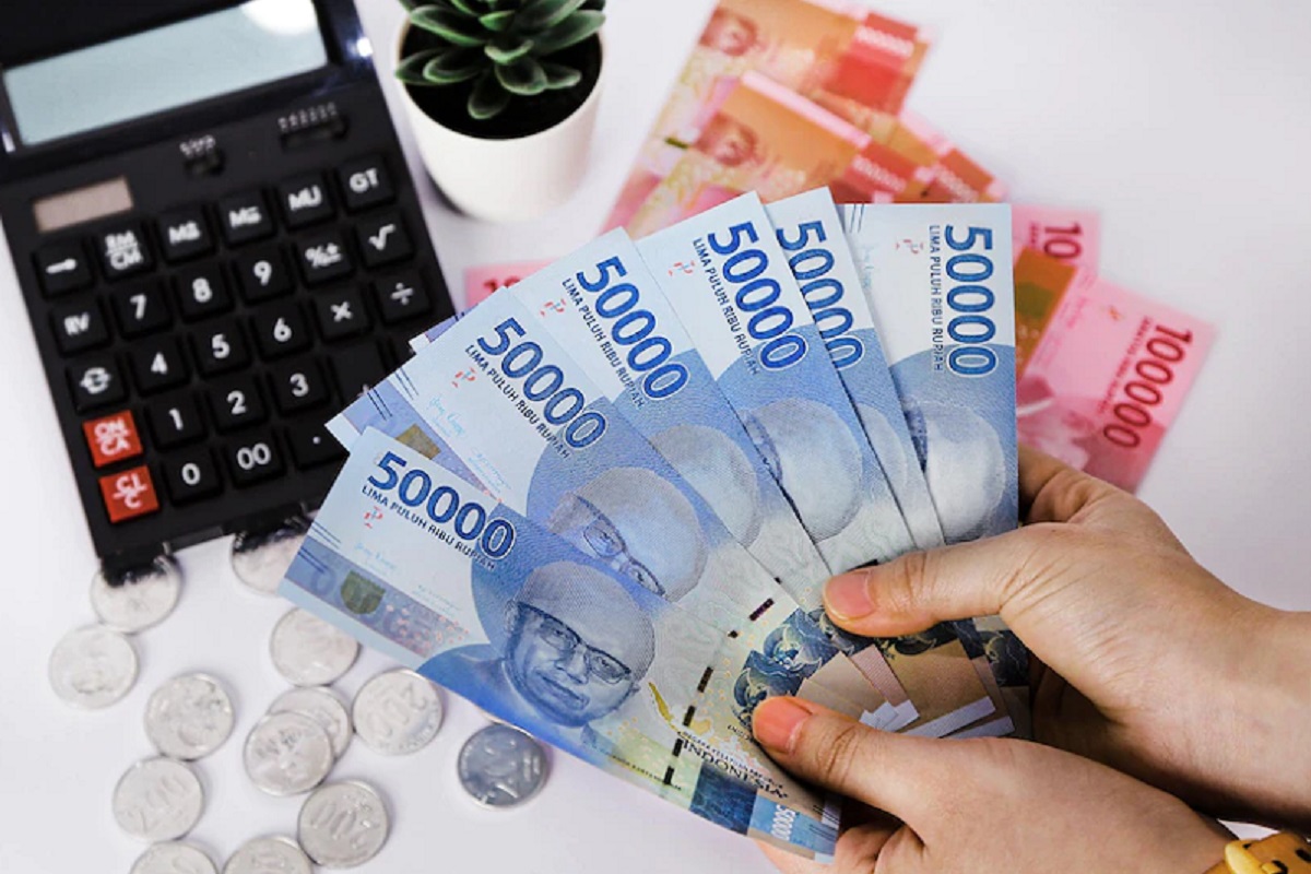Ilustrasi mata uang rupiah dan dolar AS. Fluktuasi nilai tukar rupiah menjadi perhatian utama pasar keuangan dan otoritas moneter.