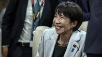 Sanae Takaichi, Perdana Menteri Jepang, saat menghadiri sebuah konferensi pers. Pengakuannya mengenai kesepian setelah pembasmian hama di kediaman resminya menjadi sorotan media.