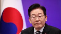 Ilustrasi visi masa depan Korea Selatan: Roket antariksa menuju Bulan dan representasi komputasi kuantum yang inovatif, simbol ambisi teknologi negara tersebut.