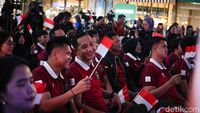 Kontingen Indonesia dengan semangat membara di acara pelepasan resmi, siap berjuang dan mengharumkan nama bangsa di Asian Games 2026 Jepang.